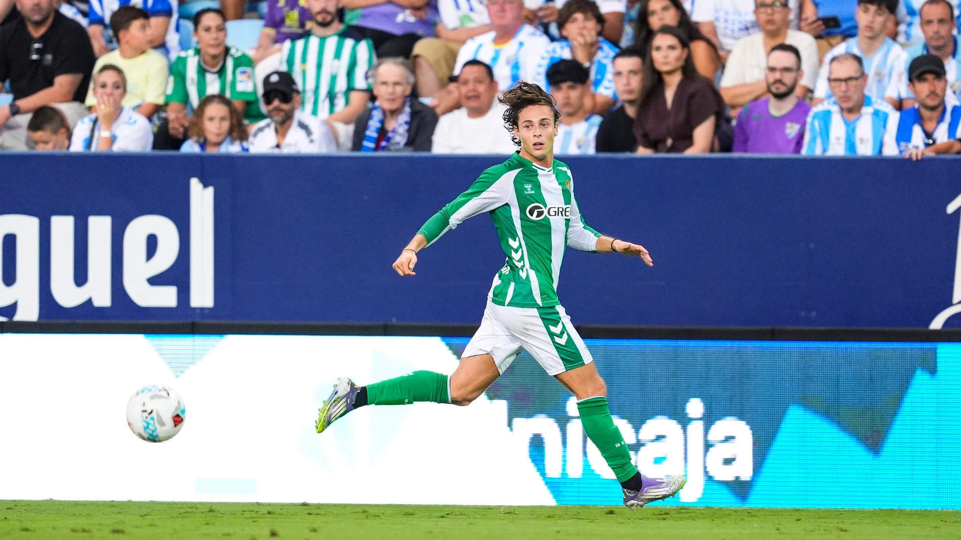 Rodrigo Riquelme of Real Betis in action during XXXV Costa del Sol Trophy, football match played between Malaga CF and Real Betis at La Rosaleda Stadium on August 9, 2025, in Malaga, Spain. AFP7 09/08/2025 ONLY FOR USE IN SPAIN