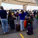 Turistas en el aeropuerto de Málaga