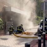 Bomberos Madrid extinguen un incendio en un cuarto de contadores en Fuencarral con cuatro intoxicados por humo