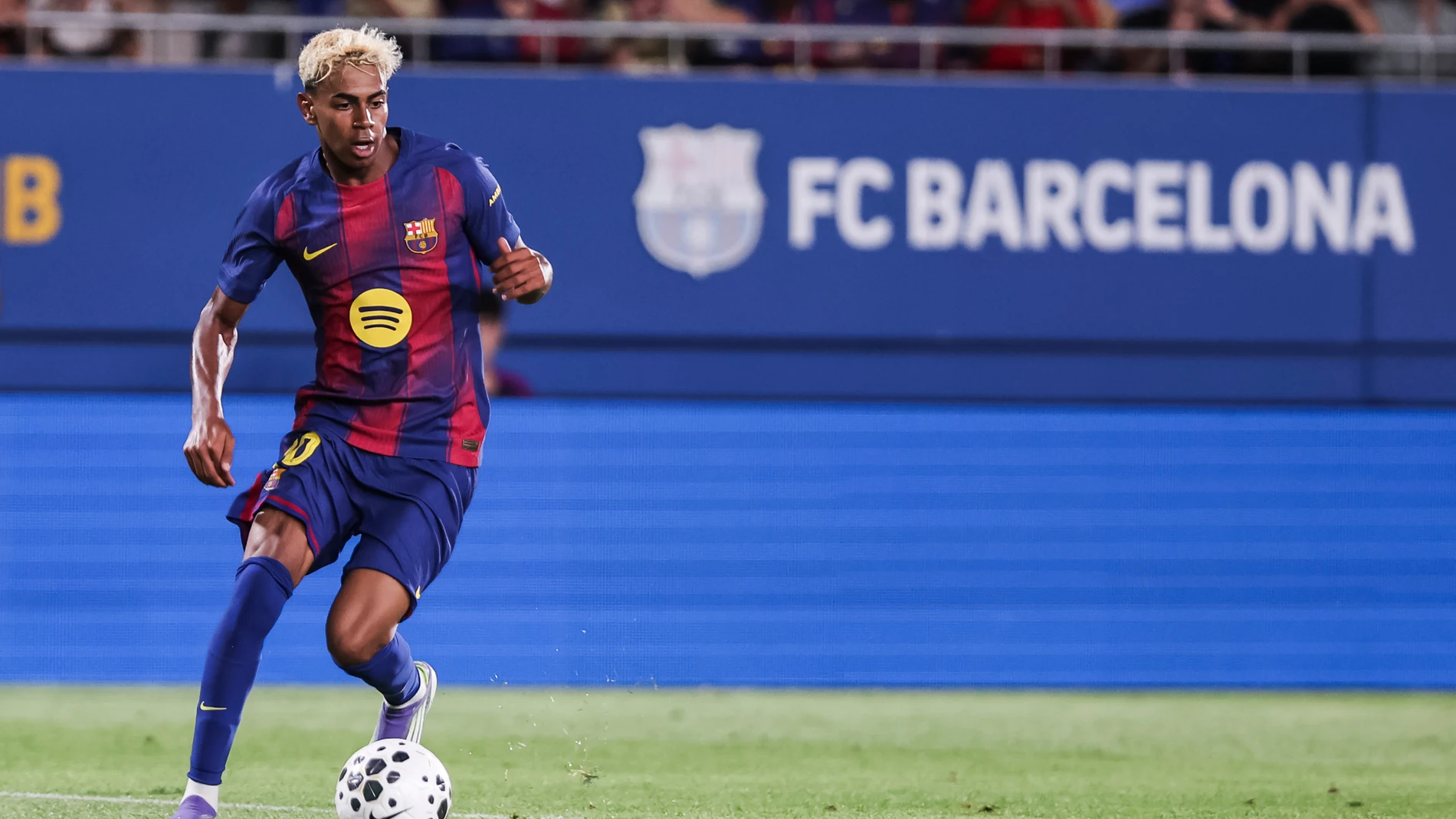 Lamine Yamal of FC Barcelona in action during the Joan Gamper Trophy, football match played between FC Barcelona and Como 1907 at Johan Cruyff Stadium on August 10, 2025 in Sant Joan Despi, Spain.AFP7 10/08/2025 ONLY FOR USE IN SPAIN