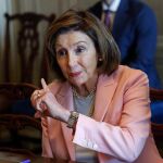 EEUU.- Trump acusa a la "repugnante degenerada" líder demócrata Nancy Pelosi de invertir con información privilegiada