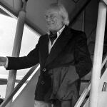 Fotografía de Rafael Alberti a su regreso a España, procedente de Roma, el 27 de abril de 1977. 