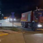 Una noche dura para las decenas de medios terrestres que en plena ola de calor están sofocando las llamas de estos incendios 