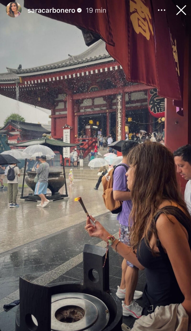 El look de Sara Carbonero en Japón.