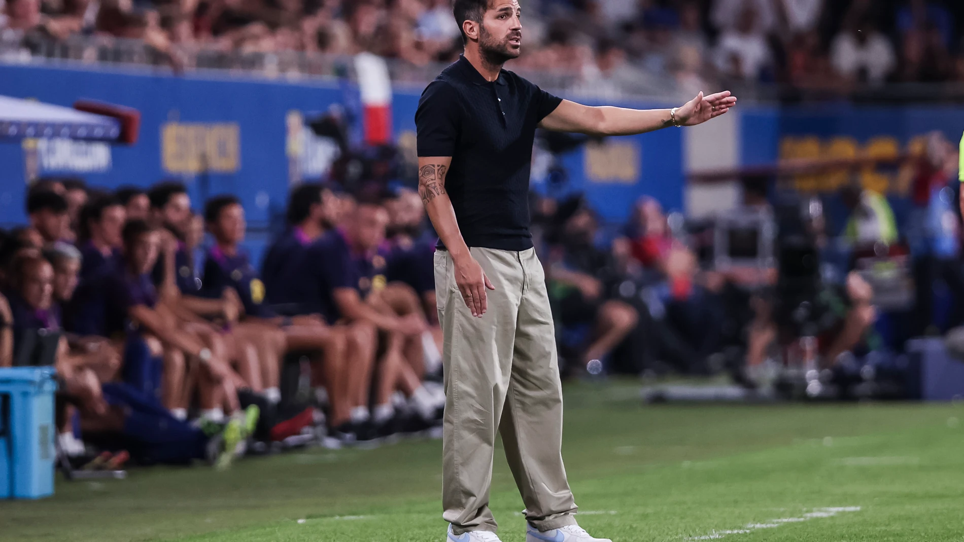 Cesc Fabregas, head coach of Como 1907 gestures during the Joan Gamper Trophy, football match played between FC Barcelona and Como 1907 at Johan Cruyff Stadium on August 10, 2025 in Sant Joan Despi, Spain. AFP7 10/08/2025 ONLY FOR USE IN SPAIN