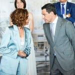 María Jesús Montero y Juanma Moreno, durante un acto en Sevilla