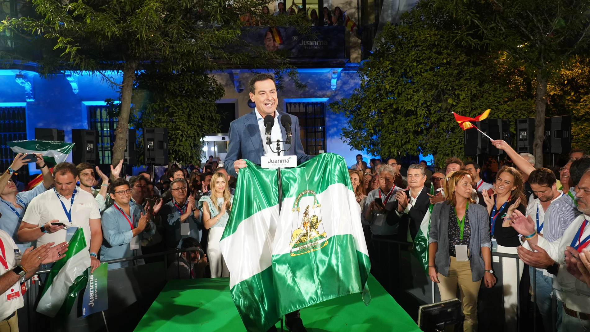 Juanma Moreno celebrando los resultados de las elecciones de 2022