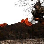 La mejor evolución del incendio de Las Médulas permite regresar a casa a los desalojados