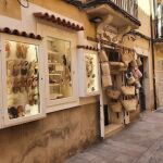 La alpargatería de Mallorca por la que han pasado Michelle Obama, la Reina Sofía o Virginia Troconis: está en el centro de Palma
