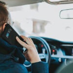 Transcribir conversaciones por la vibración generada por el auricular ya es posible