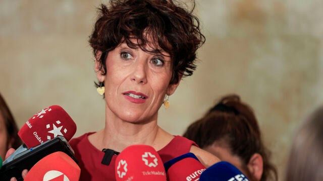 Elma Saiz en declaraciones sobre la atención humanitaria a menores gazatíes enfermos