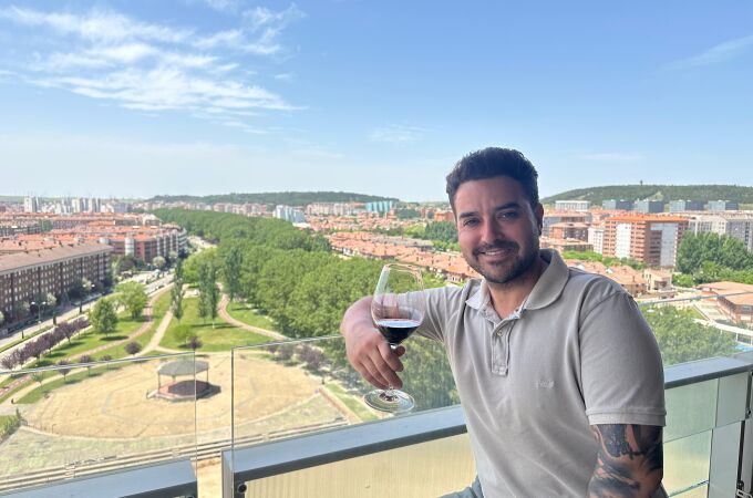 Ricardo Temiño con vistas de Burgos 