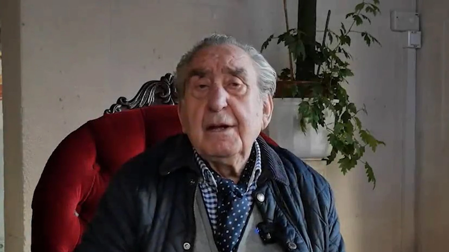 El restaurador arandino Martiniano Palomero, referente de la gastronomía de Aranda de Duero (Burgos) y considerado durante décadas el principal embajador de su plato estrella, el lechazo asado en horno de leña, ha fallecido esta mañana a los 91 años de edad
