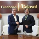 Imagen del Presidente de la Fundación Cajasol, Antonio Pulido y el Presidente de la Academia Andaluza de Ciencia Regional, José Ignacio Castillo.