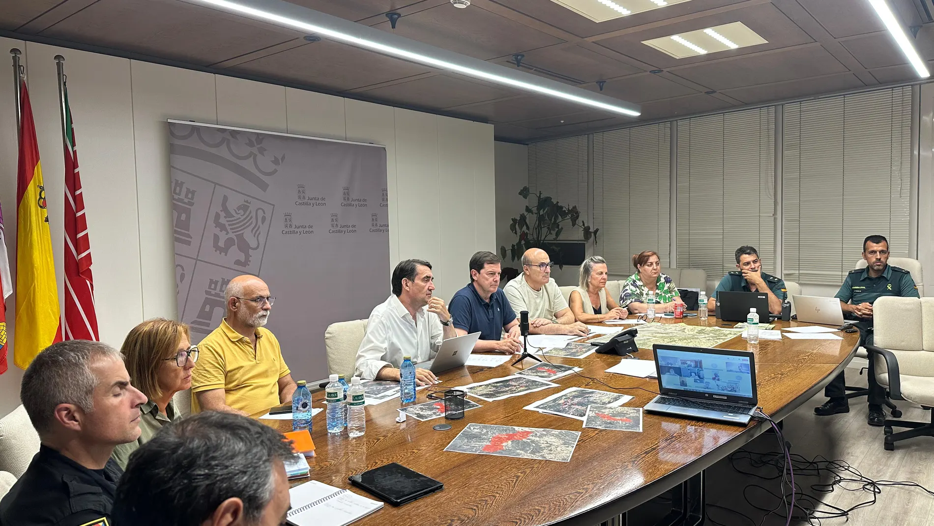 Mañueco preside la reunión del Cecopi, anoche en Zamora