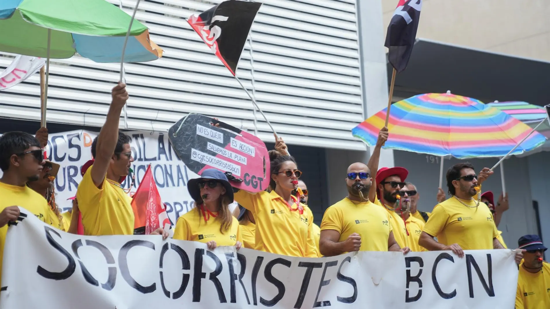 Los socorristas de Barcelona lamentan la estrategia de "desgaste" del Ayuntamiento y exigen diálogo