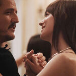 Junto a Chris Evans, los guapos intérpretes Dakota Johnson y Pedro Pascal protagonizan la película «Materialistas»