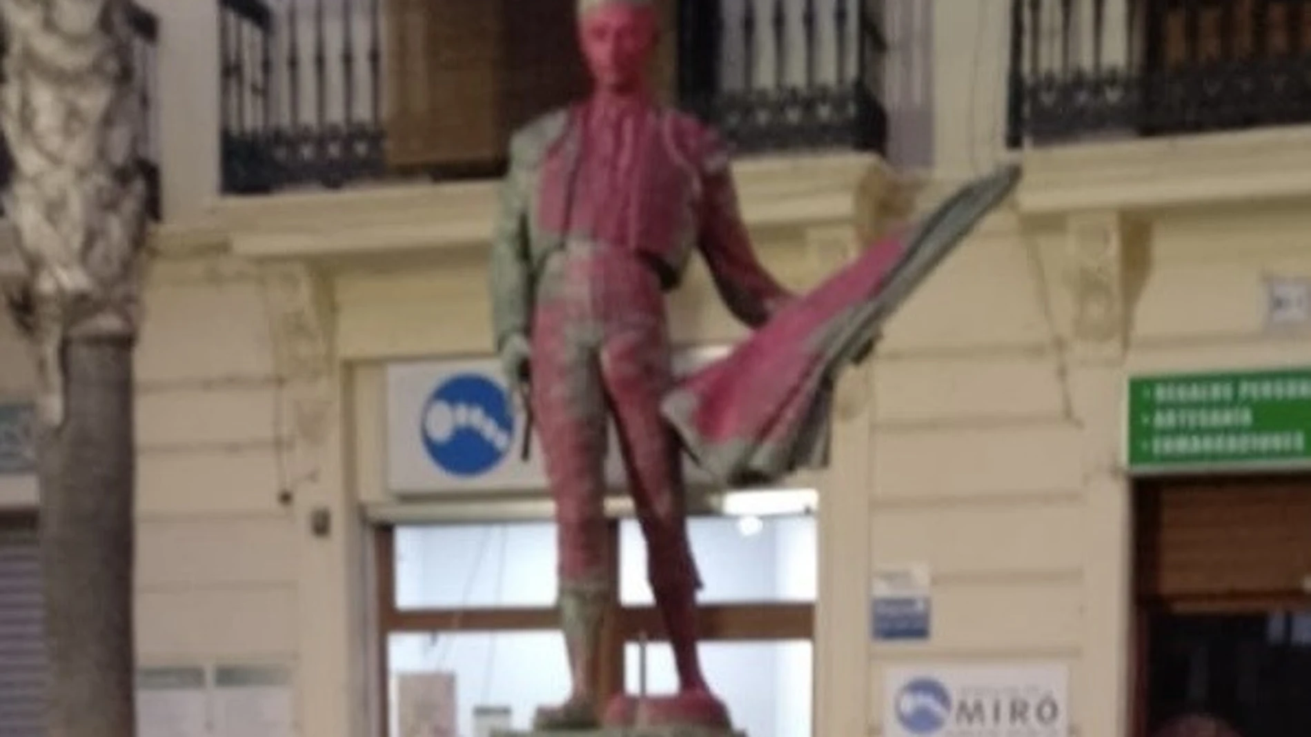 Vandalizan la estatua de Ponce en Chiva