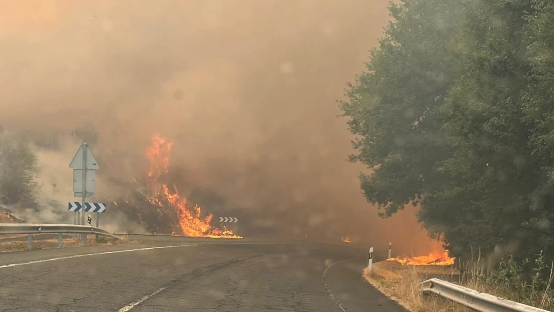 Imagen de archivo de una de las carreteras afectadas por el fuego.