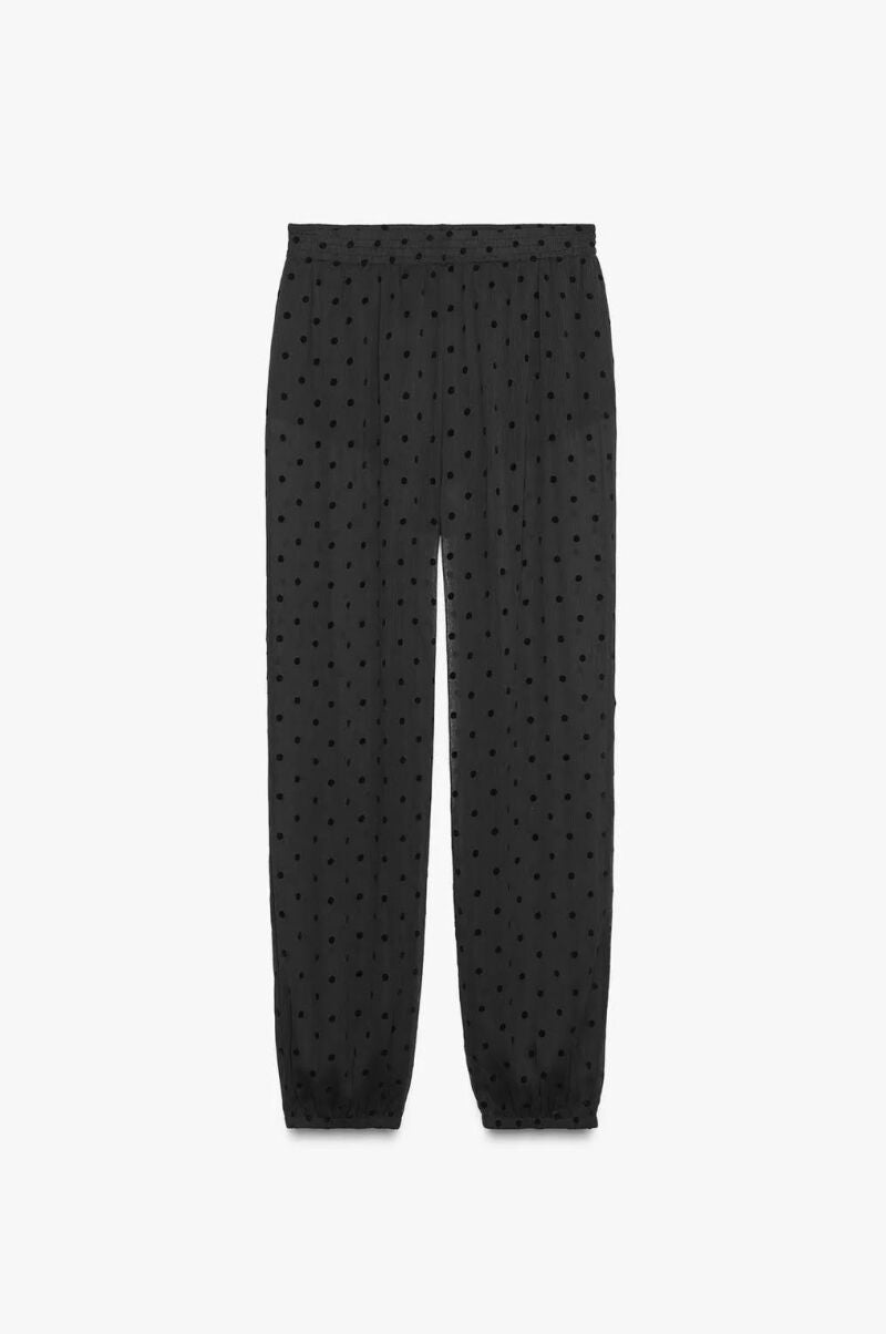 Pantalones de lunares.