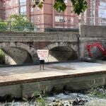 La Plataforma por el Soterramiento carga contra el "atentado" de las obras de la tercera vía sobre el Esgueva en Valladolid
