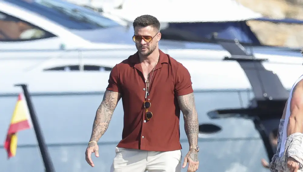 Bobby Holland en el cumpleaños de Chris Hemsworth en Ibiza