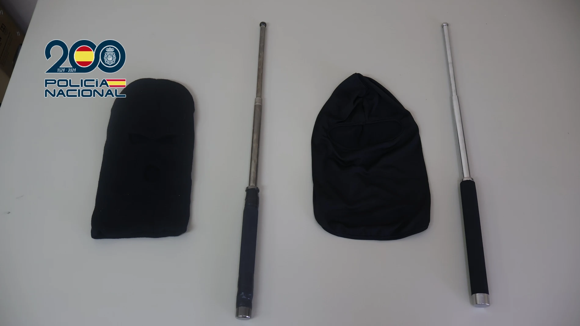 Los detenidos contaban con equipación como pasamontañas y porras extensibles.