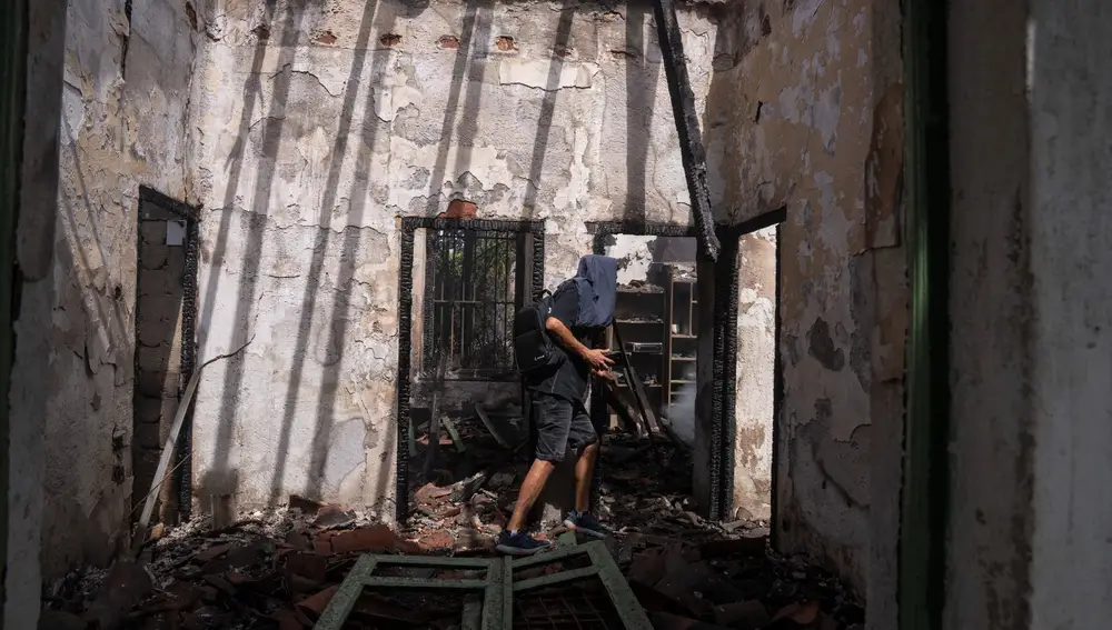 Anouar revisa el 12 de agosto el interior de su casa.