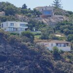 Sucesos.-El Infoca mantiene en Tarifa (Cádiz) cinco autobombas y cinco grupos de bomberos tras estabilizar el incendio