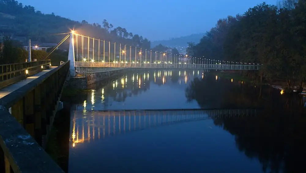 Puente colgante en Leiro