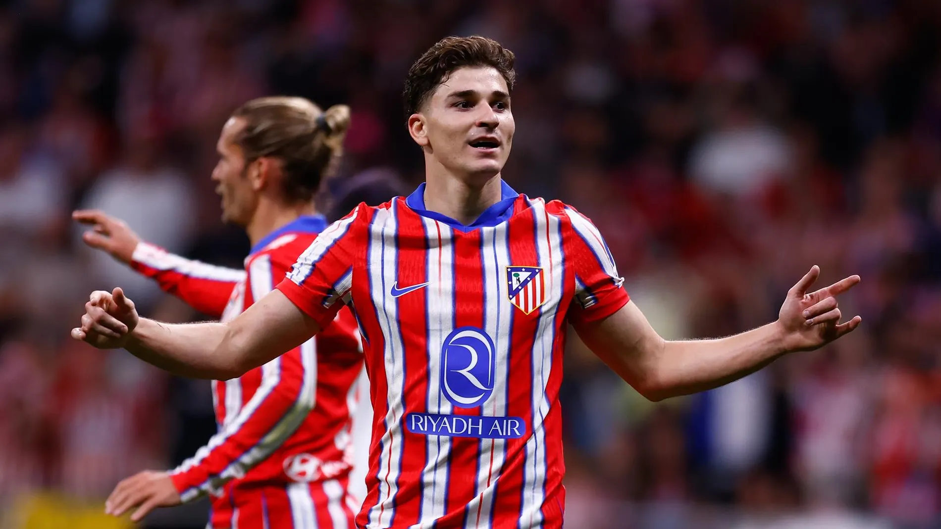 MADRID.-Julián Álvarez quiere liderar el ataque del Atlético con su nuevo socio