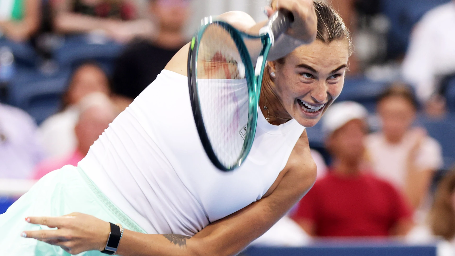 MASON (United States), 13/08/2025.- Aryna Sabalenka of Belarus in action against Jessica Bouzas Maneiro of Spain during the womens singles round of 16 match of the Cincinnati Open at the Lindner Family Tennis Center in Mason, Ohio, USA, 13 August 2025. (Tenis, Bielorrusia, España) EFE/EPA/MARK LYONS