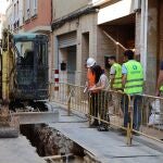 Catarroja finaliza las primeras obras urgentes en puntos críticos de la red de alcantarillado tras la dana