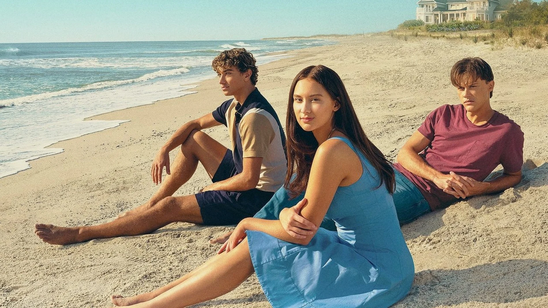 Christopher Briney y Gavin Casalegno junto a Lola Tung