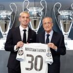 Mastantuono, en su presentación con Florentino Pérez