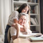 Abuela y nieta felices