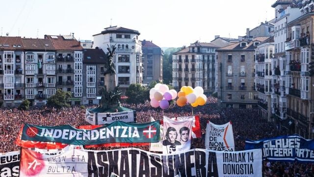 Una manifestación a favor de los etarras presos y de la independencia del País Vasco en Vitoria