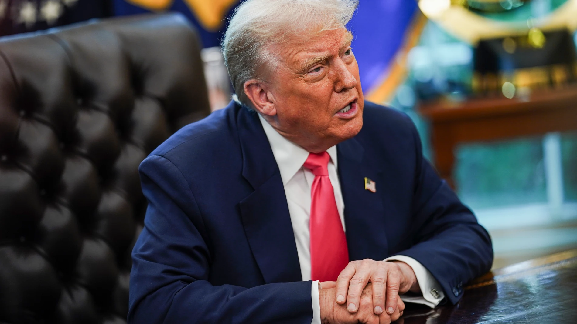 WASHINGTON (United States), 14/08/2025.- US President Donald Trump speaks during an event marking the 90th anniversary of the Social Security Act, in the Oval Office at the White House, Washington, DC, USA, 14 August 2025. President Trump also delivered remarks on the federal crime crackdown in DC, and his trip to Anchorage to meet with Russian President Vladimir Putin. EFE/EPA/WILL OLIVER / POOL