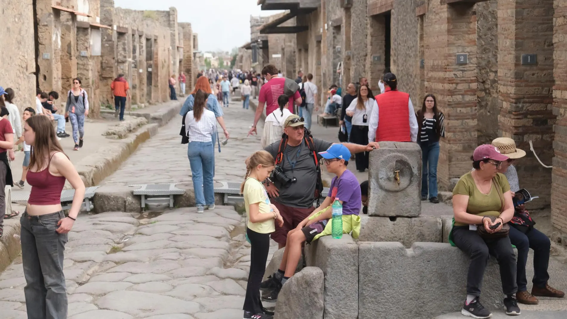 Italia.- Acusado de robo un turista británico que pretendía llevarse piedras de Pompeya