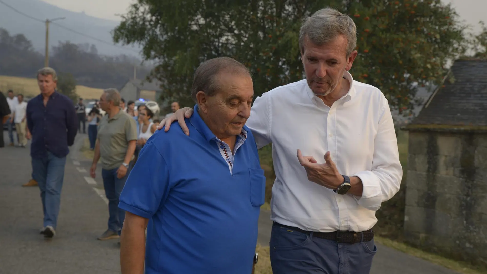Sucesos.- Rueda visita la zona de Verín (Ourense), más afectada por las llamas en las últimas horas