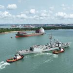 Fragata "Navarra" en su llegada al puerto de Mombasa, Kenia