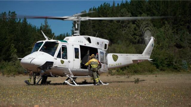 Las brigadas helitransportadas de Talher se desplazan valiéndose de distintos medios a pesar de las dificultades de la orografía y las circunstancias.