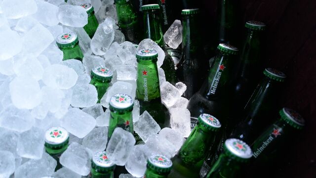 Cómo enfriar una cerveza en pocos minutos sin usar el congelador 