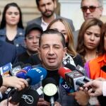 Congresista colombiano denuncia ataque a tiros contra su vehículo en el sur del país