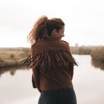 Estas chaquetas de ante serán tu mejor compra cuando acabe la ola de calor