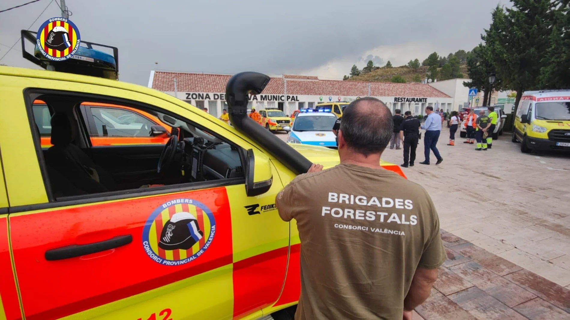 Sucesos.- Siete medios aéreos se reincorporan a las tareas de extinción del incendio de Teresa de Cofrentes (Valencia)