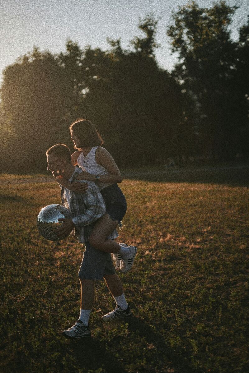 6 hábitos que tienen en común las parejas realmente felices, según un matrimonio de 23 años
