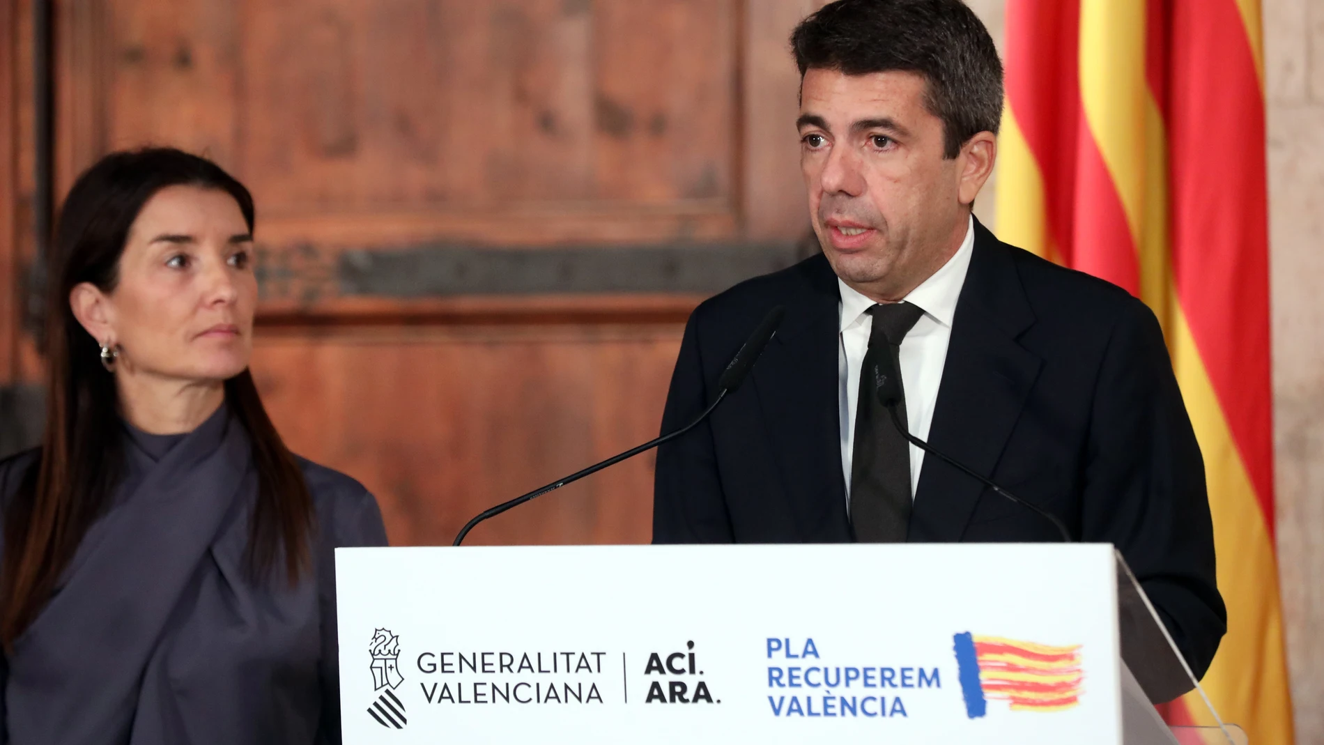 (Foto de ARCHIVO) El presidente de la Generalitat, Carlos Mazón, y la consellera de Hacienda, Ruth Merino, en una imagen de archivo REMITIDA / HANDOUT por GVA Fotografía remitida a medios de comunicación exclusivamente para ilustrar la noticia a la que hace referencia la imagen, y citando la procedencia de la imagen en la firma 10/01/2025