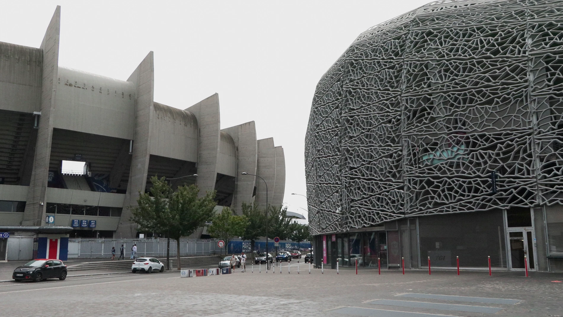 La calle Claude Farrère separa el Parque de los Príncipes del Estadio Jean Bouin