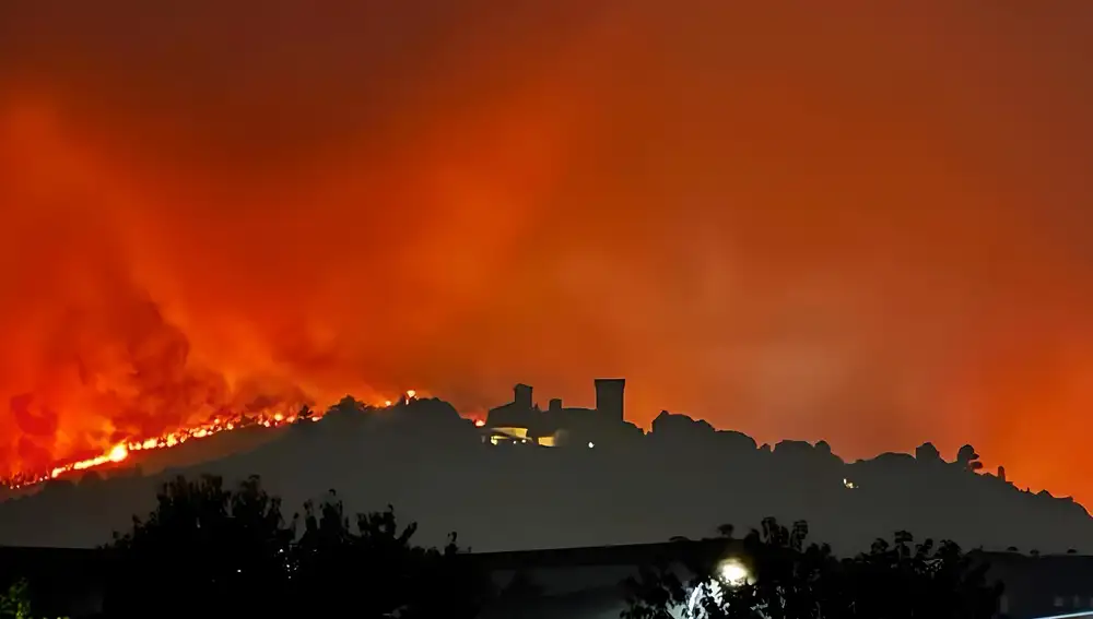 Uno de los incendios captados por un guardia civil de la zona